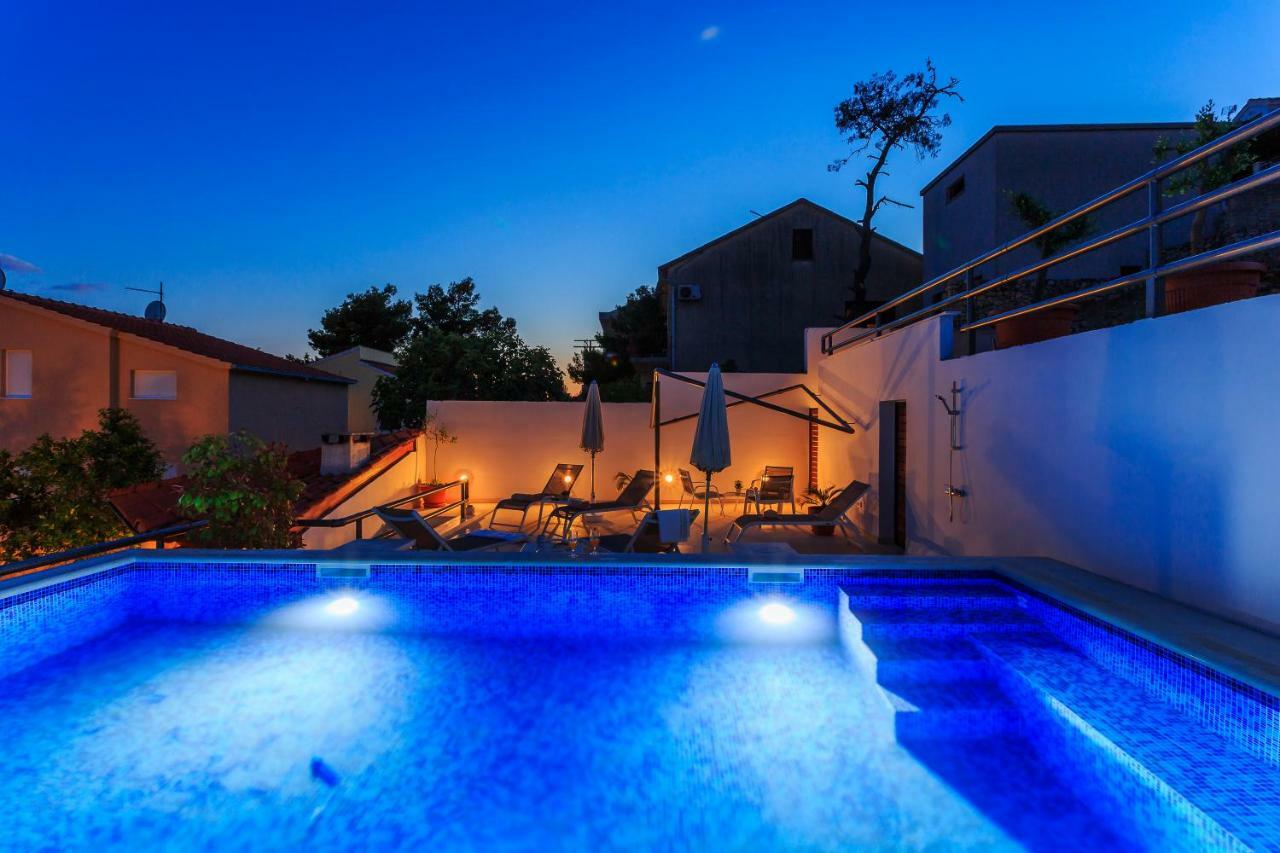 טרוגיר Apartments Meri מראה חיצוני תמונה